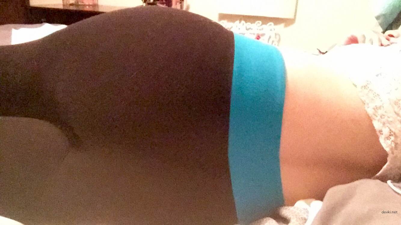 Amateur Blonde Babe's Erotic Photoshoot: Explicit and Seductive