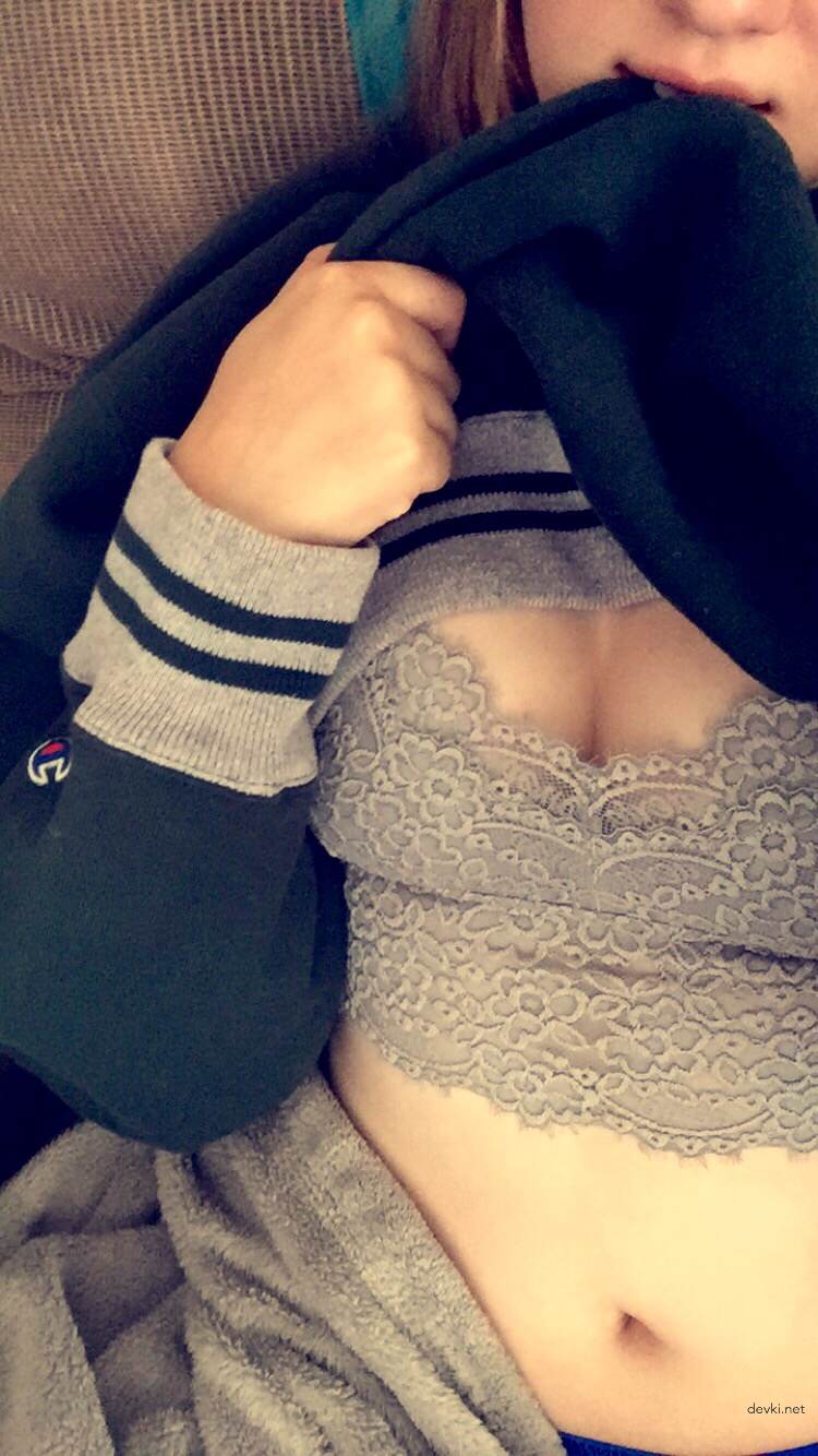 Amateur Blonde Babe's Erotic Photoshoot: Explicit and Seductive