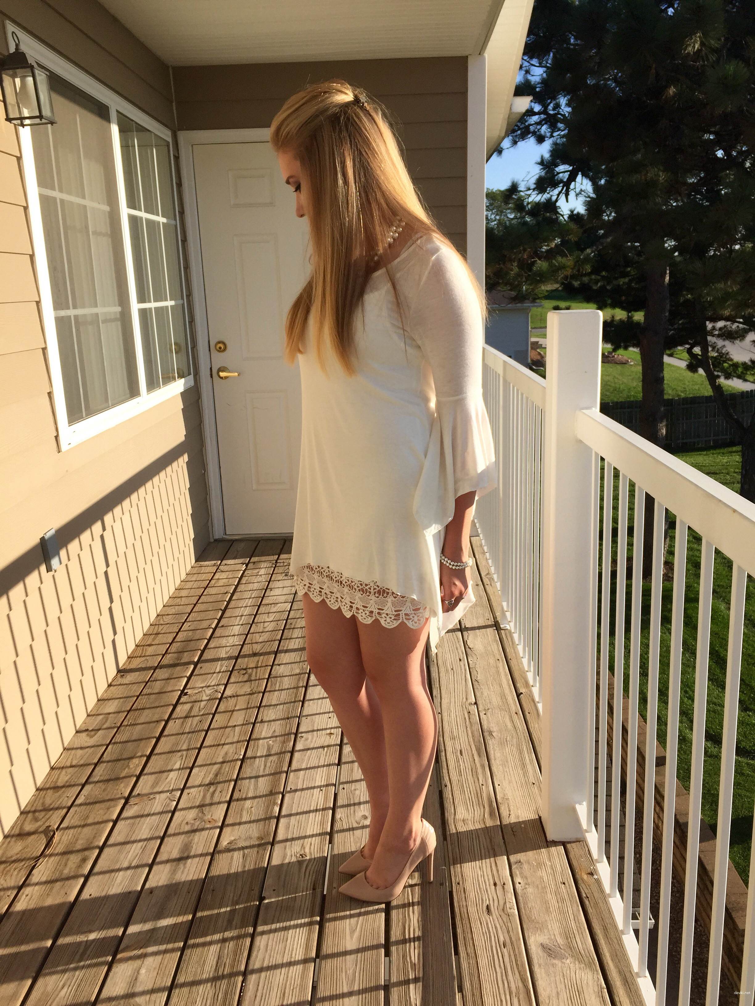 Amateur Blonde Babe's Erotic Photoshoot: Explicit and Seductive