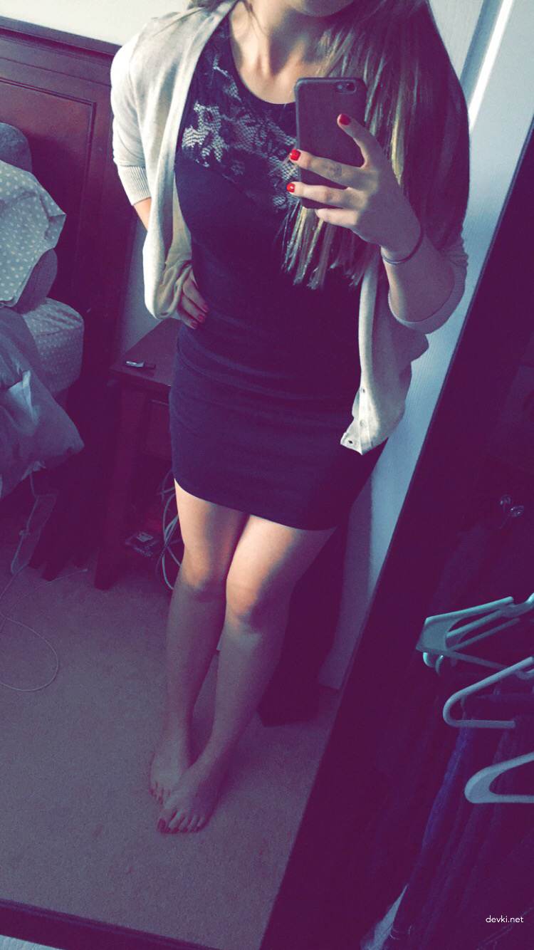 Amateur Blonde Babe's Erotic Photoshoot: Explicit and Seductive