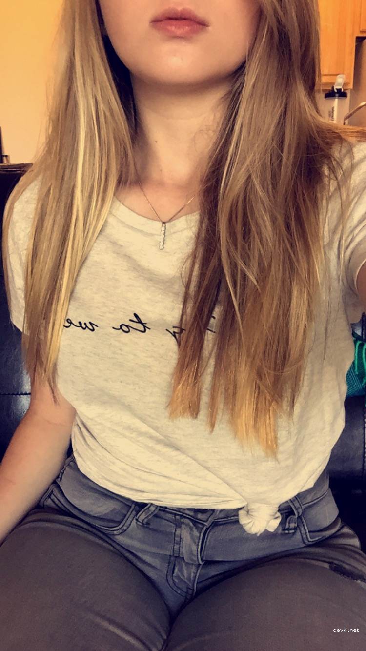 Amateur Blonde Babe's Erotic Photoshoot: Explicit and Seductive