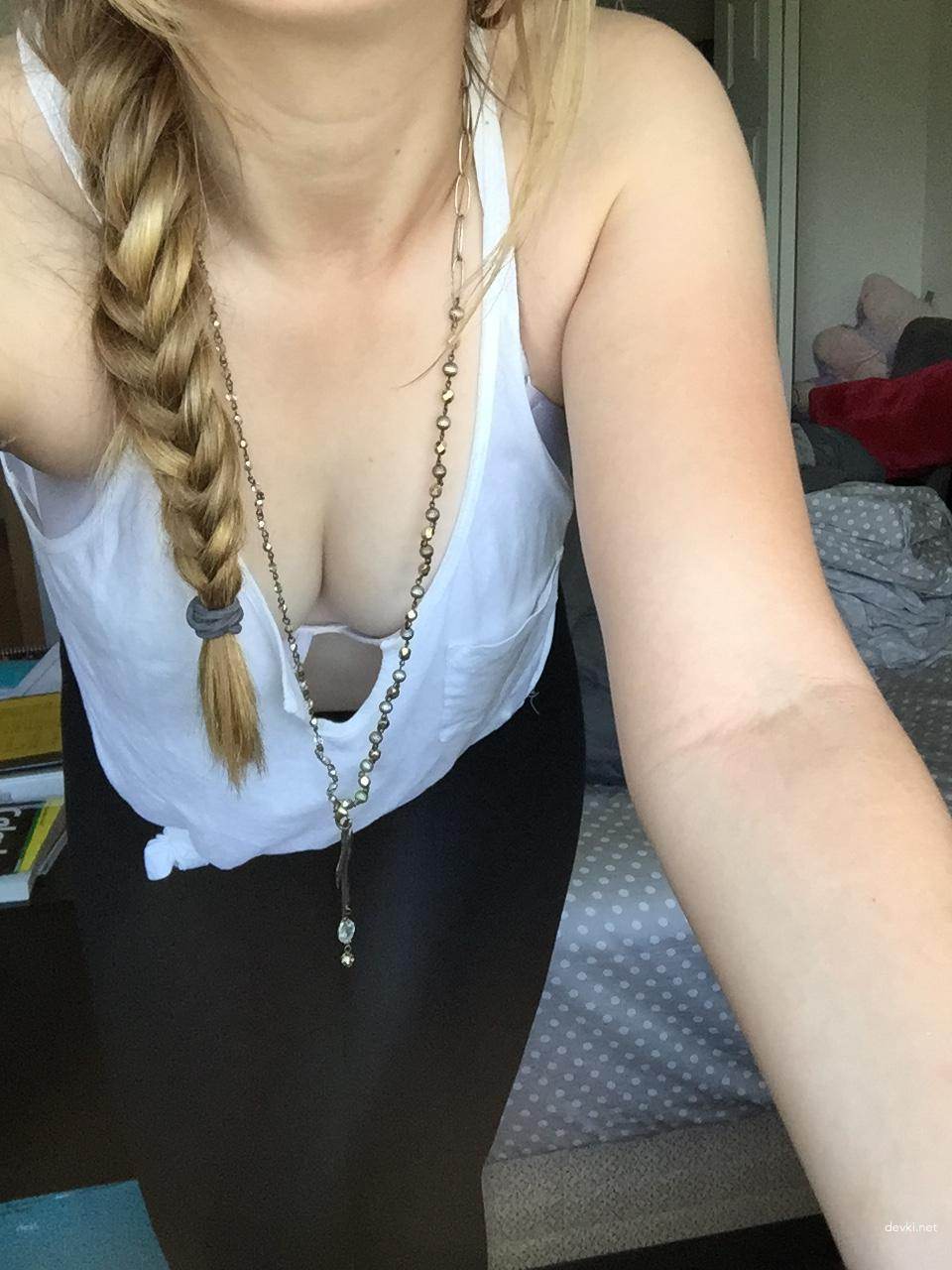 Amateur Blonde Babe's Erotic Photoshoot: Explicit and Seductive