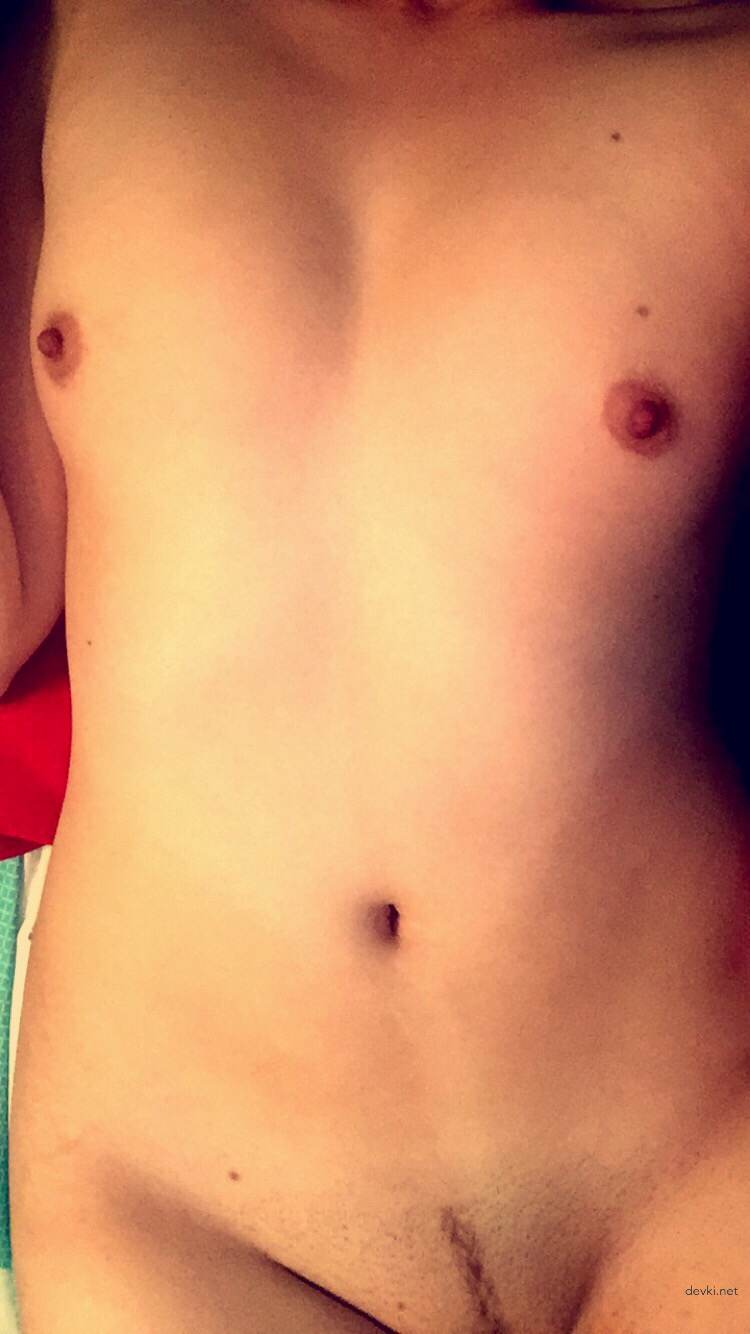 Amateur Blonde Babe's Erotic Photoshoot: Explicit and Seductive