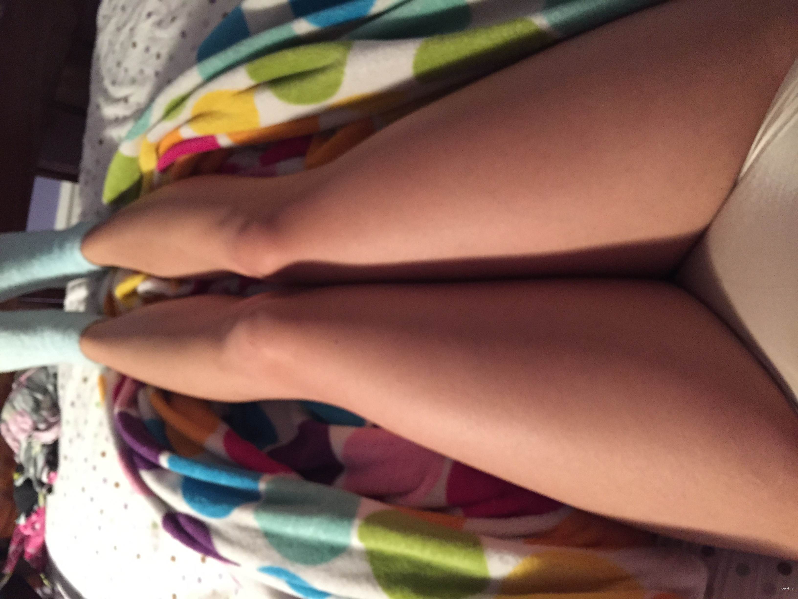 Attractive Babe with Round Ass: Explicit Amateur Photo