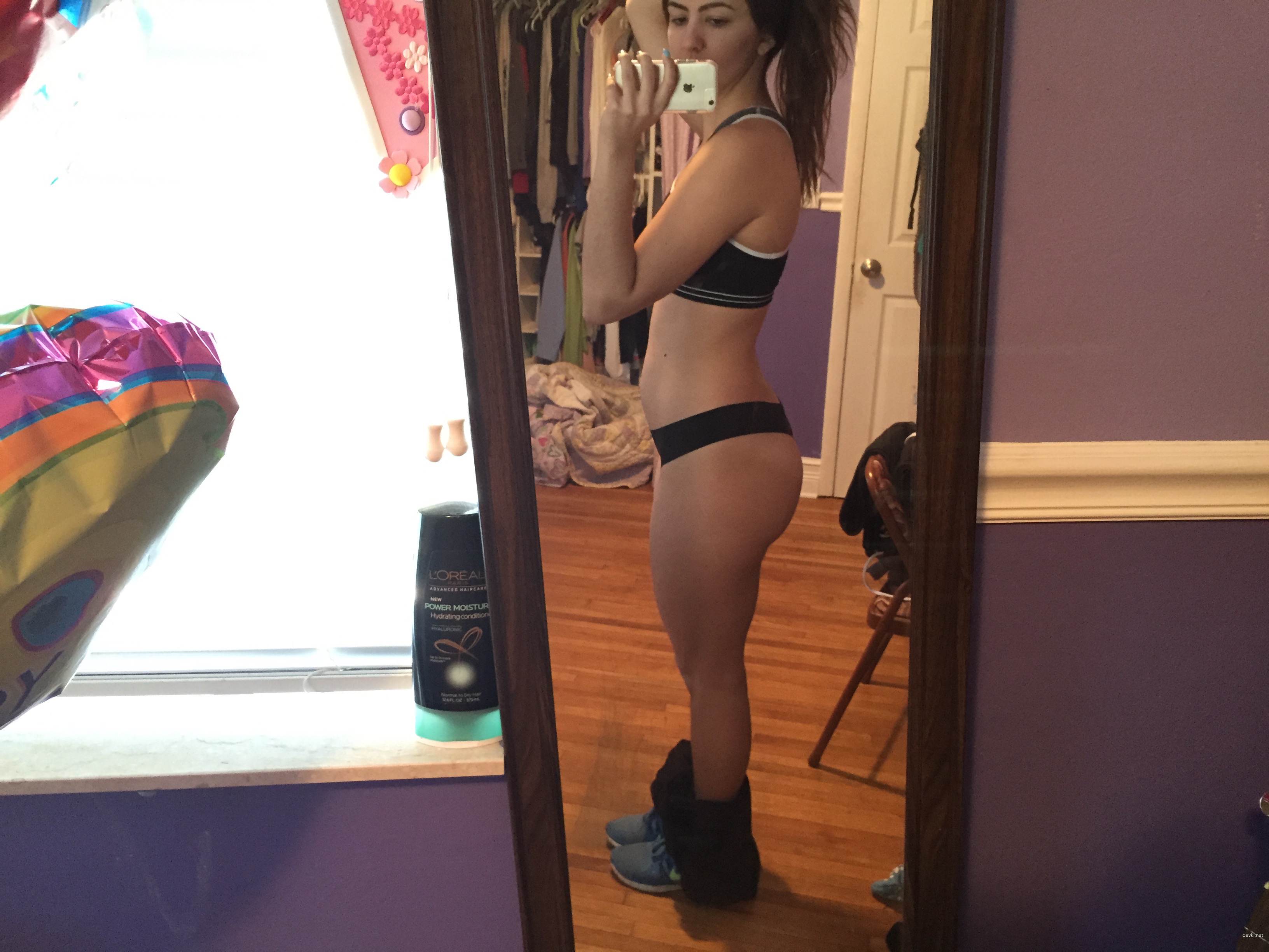 Attractive Babe with Round Ass: Explicit Amateur Photo