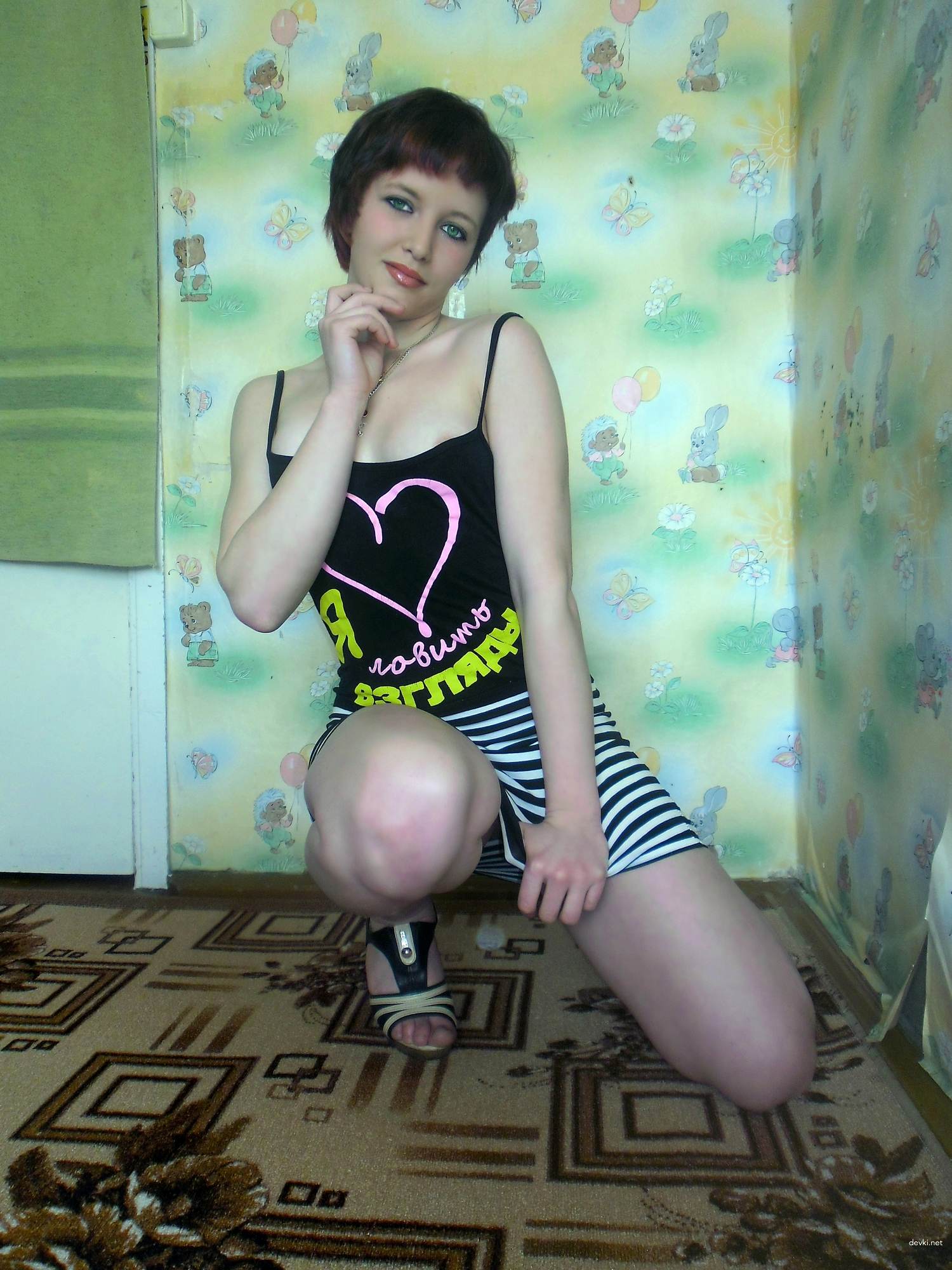 Seductive College Babe Exposes Young Body in Explicit Amateur Pic