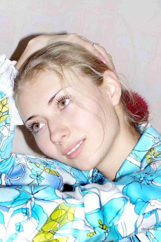 Amateur Skinny Girl Nude Home Photos: Explicit and Provocative Shots