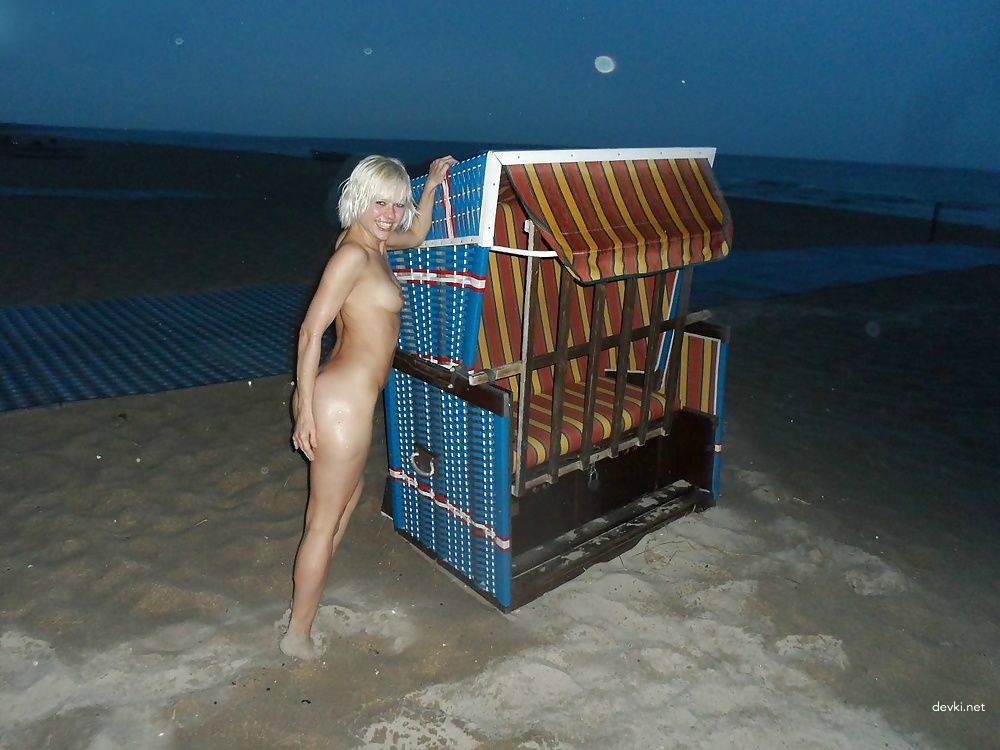 Explicit Amateur Nude Blonde Beach Photo: Private Shot of Naked Girl