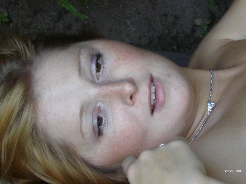 Explicit Amateur Photo: Woman Shows Smoothly Shaved Pussy
