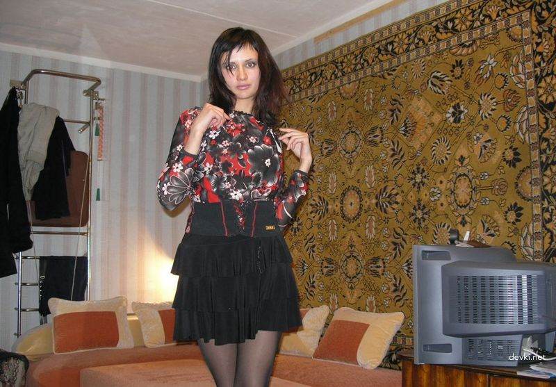 Amateur Brunette's Explicit Home Photo Erotica - Sexy Sex Scenes