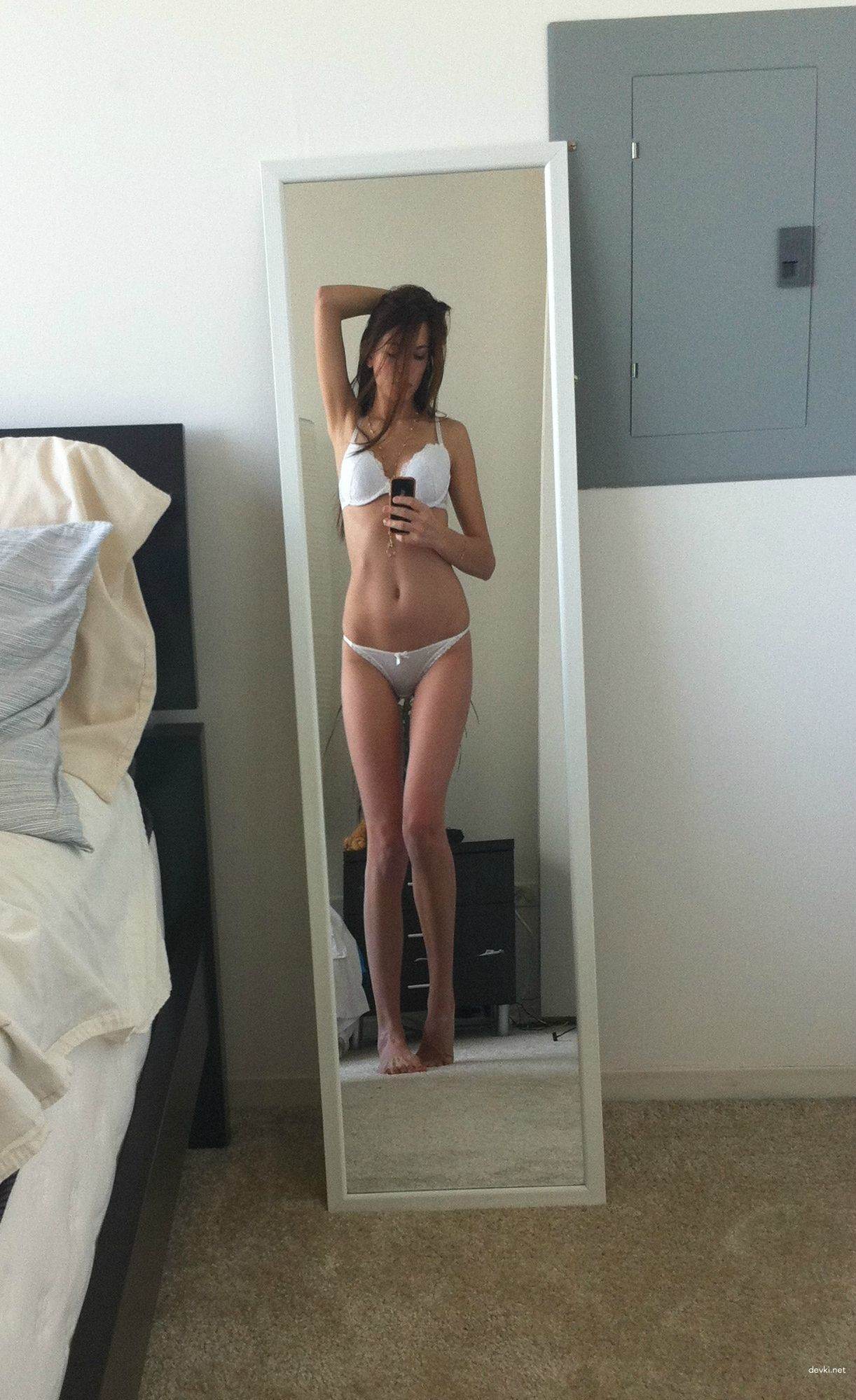 Seductive Amateur Girl Poses Nude at Home - Slim Russian Beauty in Explicit Photoshoot