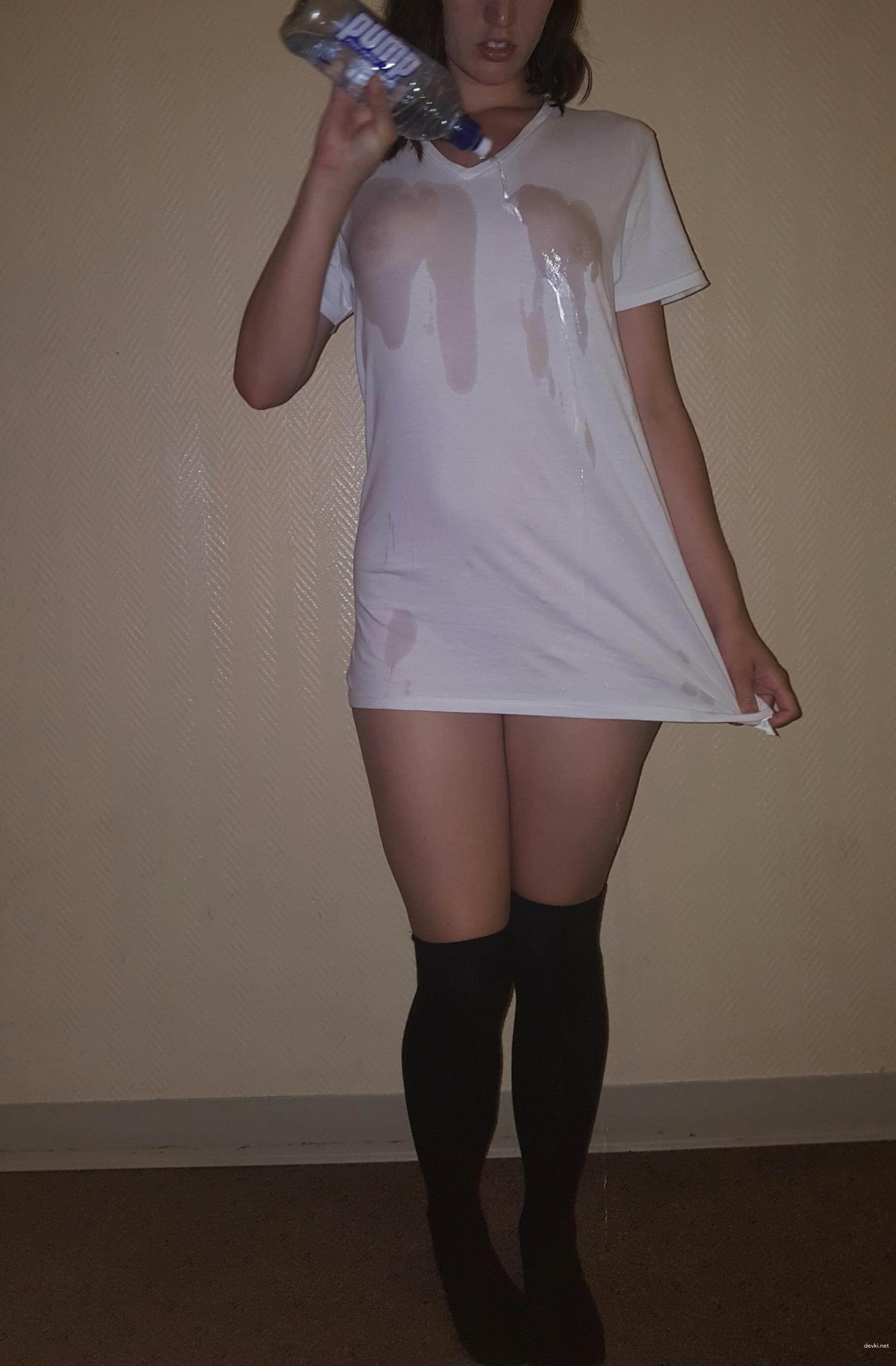 Bare-Assed Girl in Golf Skirt: No Panties Amateur Photo