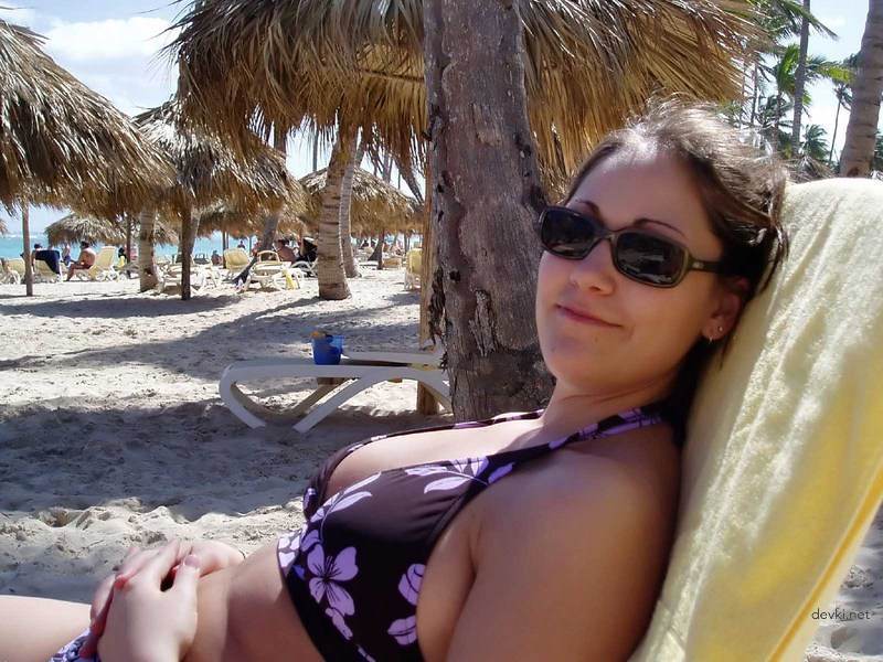 Hotwife Gives Blowjob to Husband on Vacation