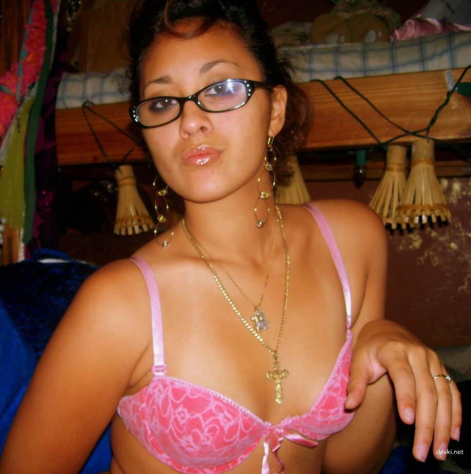 Seductive Latina Amateur Erotica: Explicit Photos of a Hot Latina Girl
