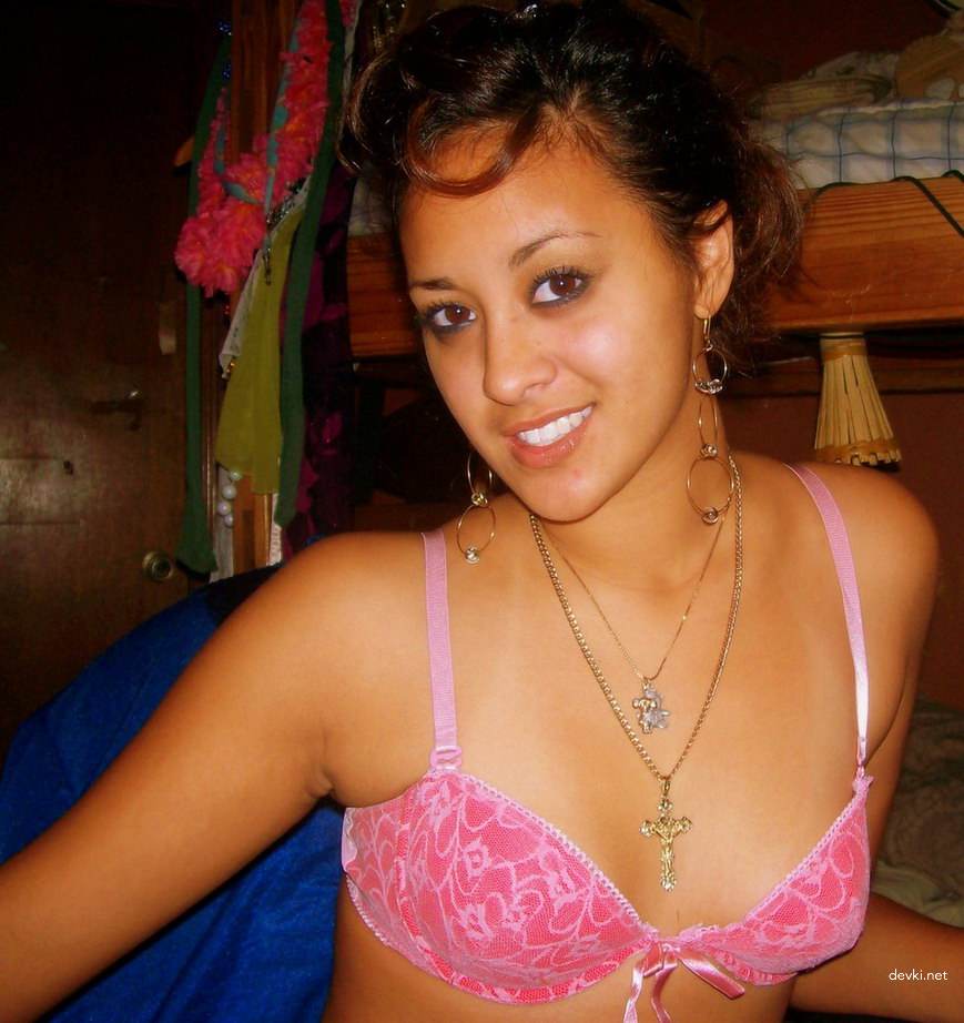 Seductive Latina Amateur Erotica: Explicit Photos of a Hot Latina Girl