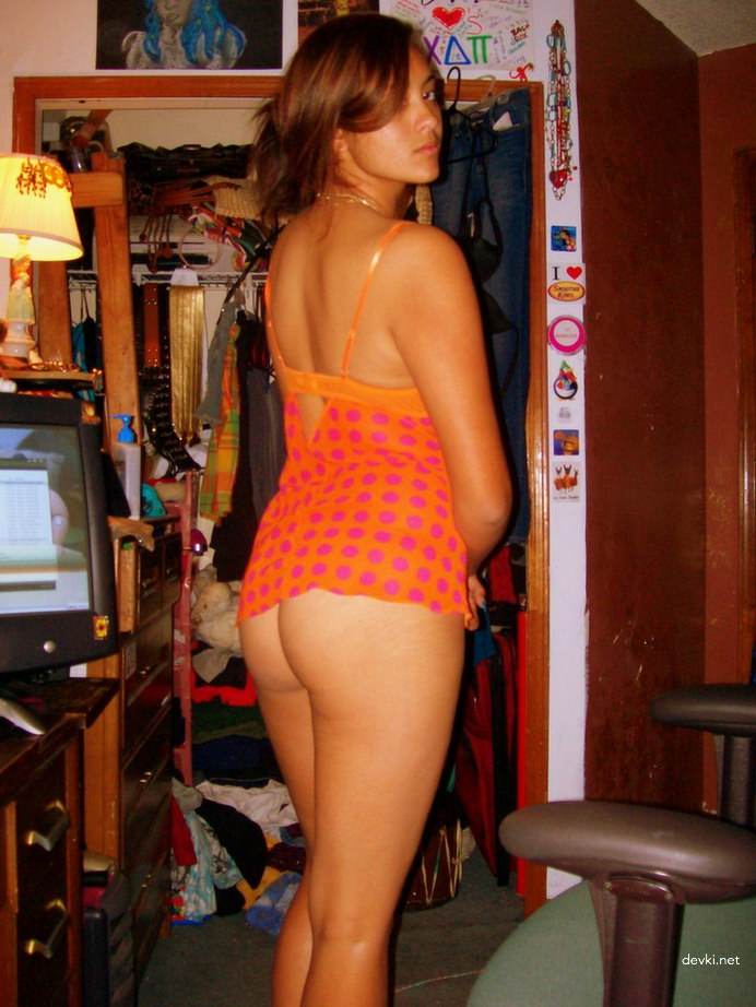 Seductive Latina Amateur Erotica: Explicit Photos of a Hot Latina Girl