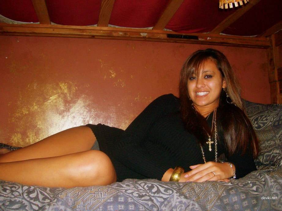 Seductive Latina Amateur Erotica: Explicit Photos of a Hot Latina Girl