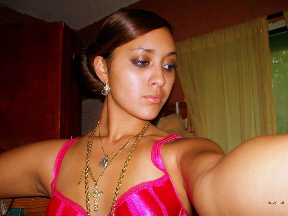 Seductive Latina Amateur Erotica: Explicit Photos of a Hot Latina Girl