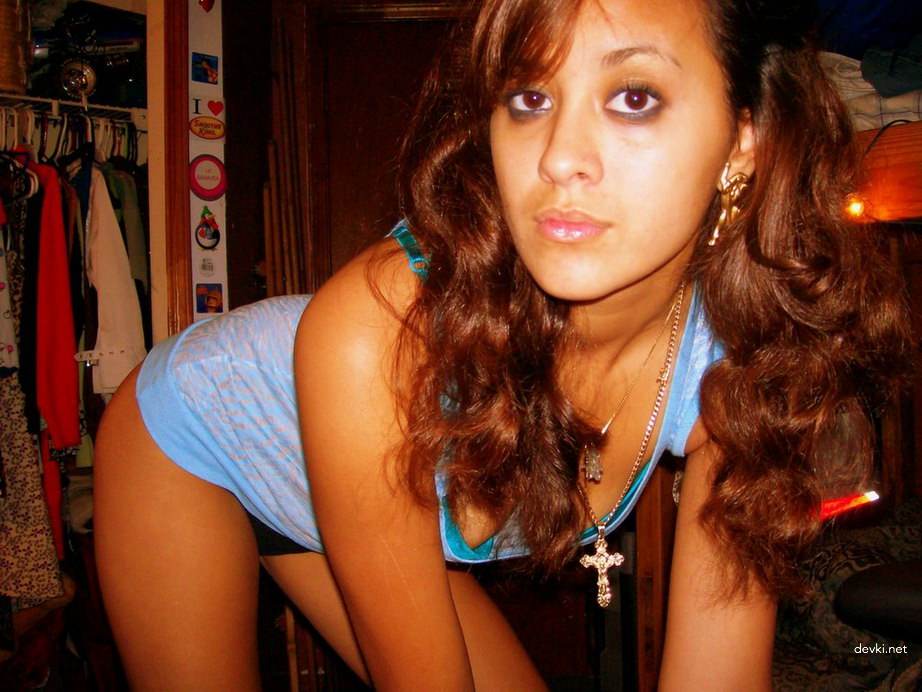 Seductive Latina Amateur Erotica: Explicit Photos of a Hot Latina Girl