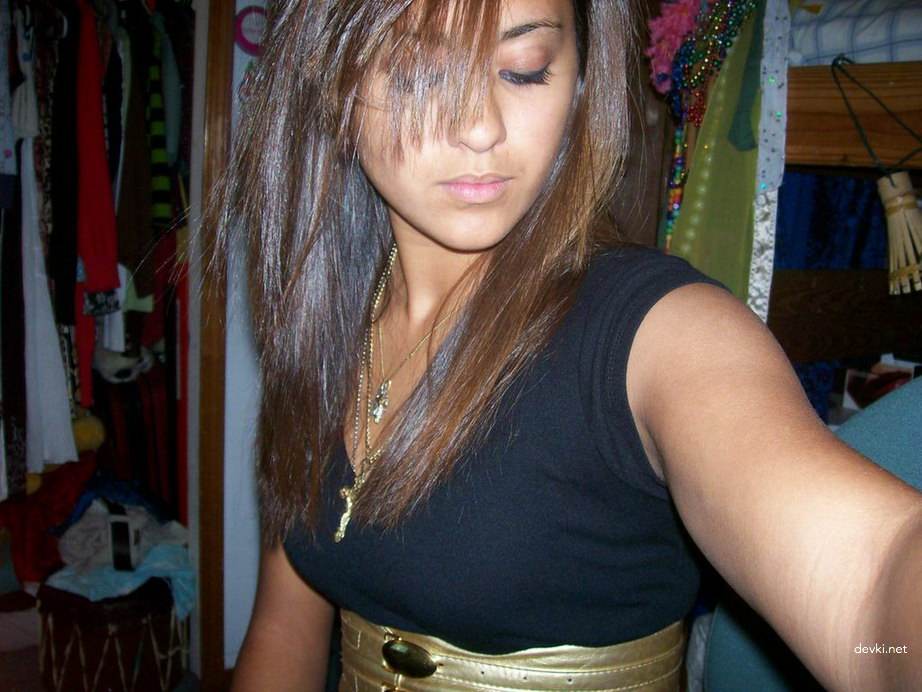 Seductive Latina Amateur Erotica: Explicit Photos of a Hot Latina Girl