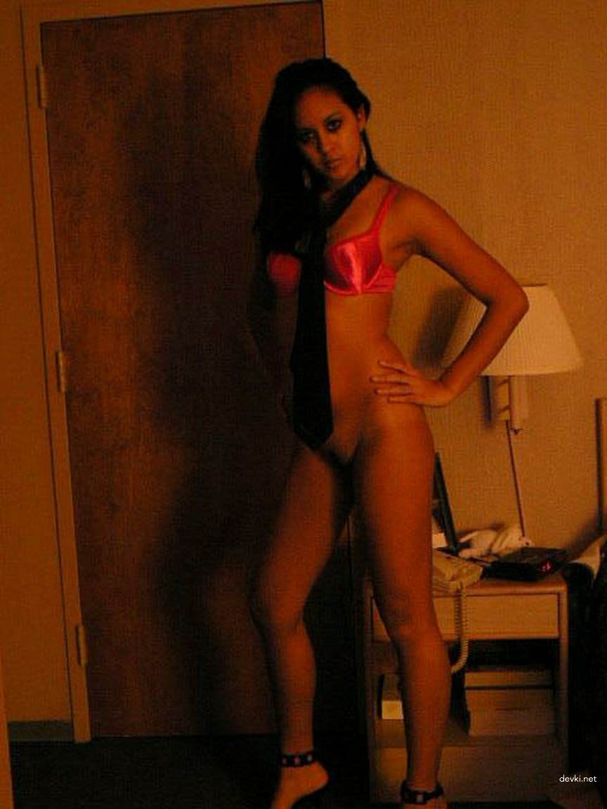 Seductive Latina Amateur Erotica: Explicit Photos of a Hot Latina Girl
