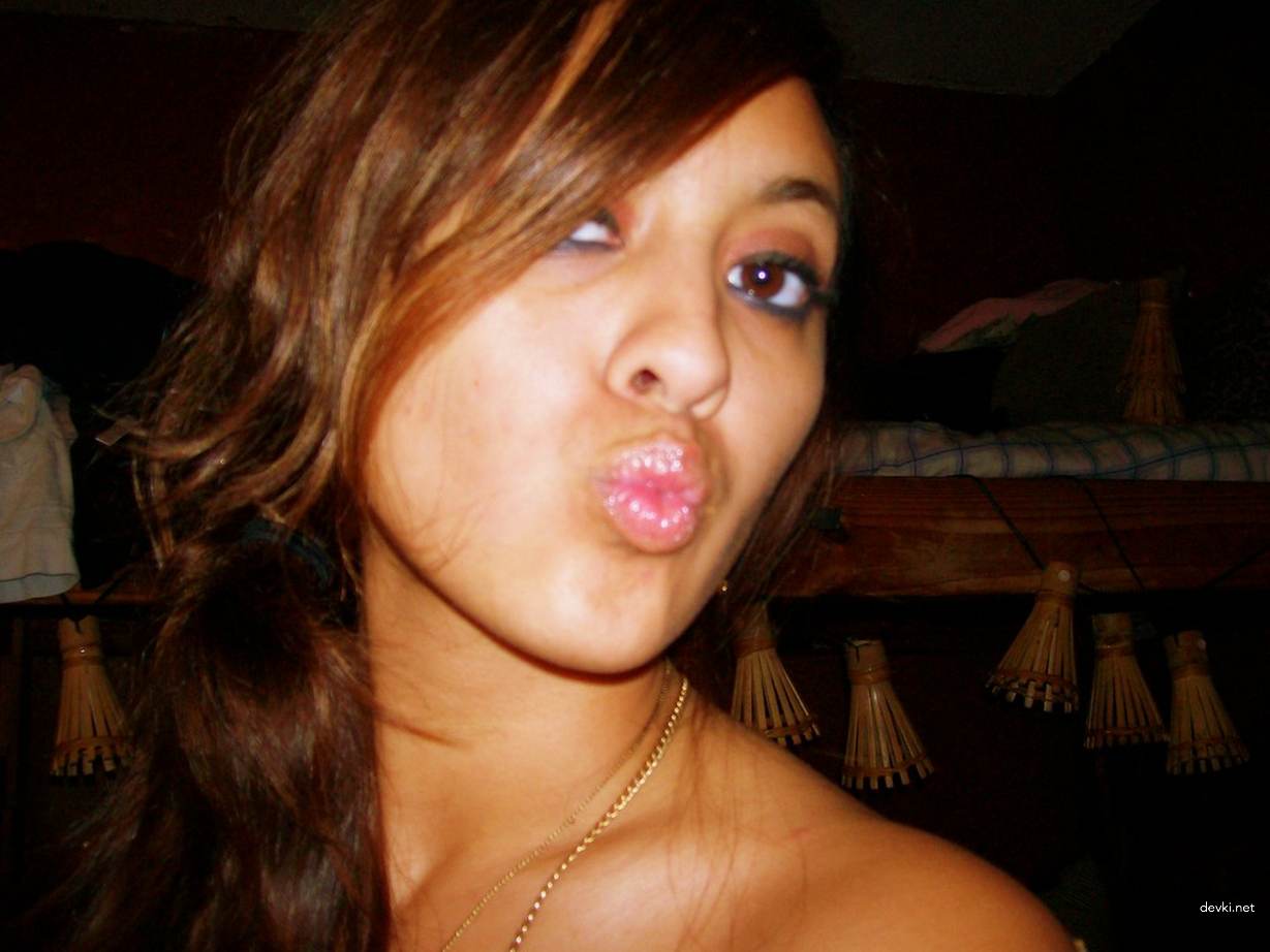 Seductive Latina Amateur Erotica: Explicit Photos of a Hot Latina Girl
