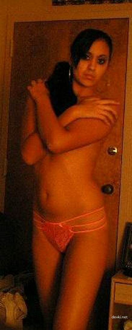 Seductive Latina Amateur Erotica: Explicit Photos of a Hot Latina Girl