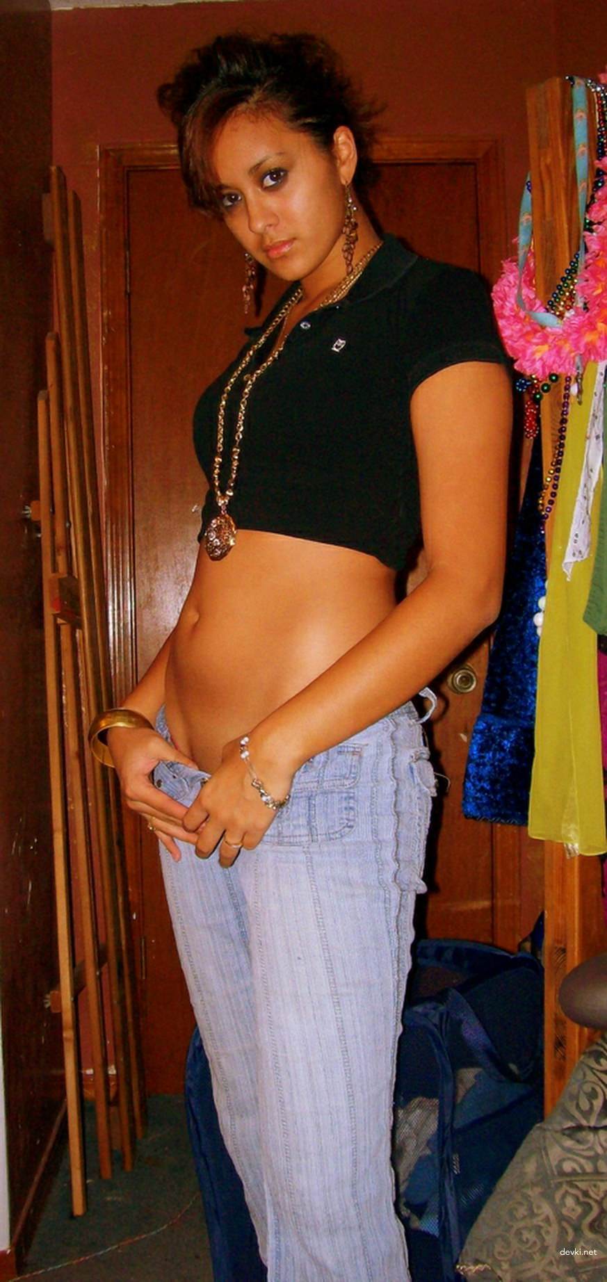 Seductive Latina Amateur Erotica: Explicit Photos of a Hot Latina Girl