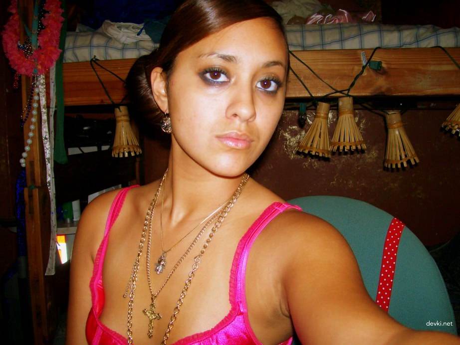 Seductive Latina Amateur Erotica: Explicit Photos of a Hot Latina Girl