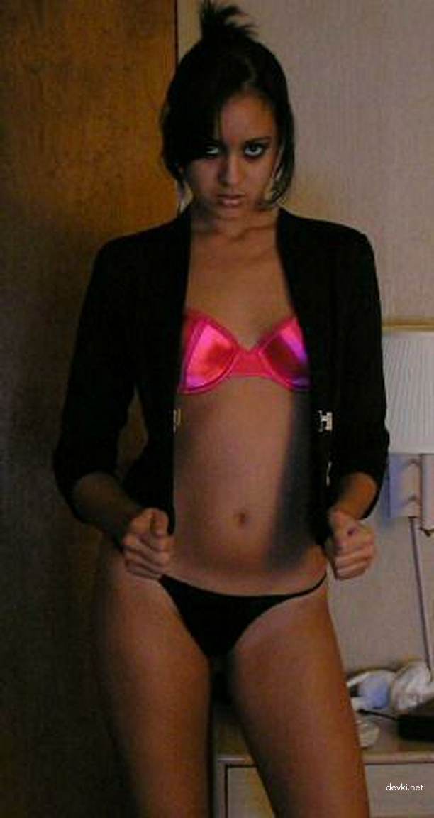 Seductive Latina Amateur Erotica: Explicit Photos of a Hot Latina Girl