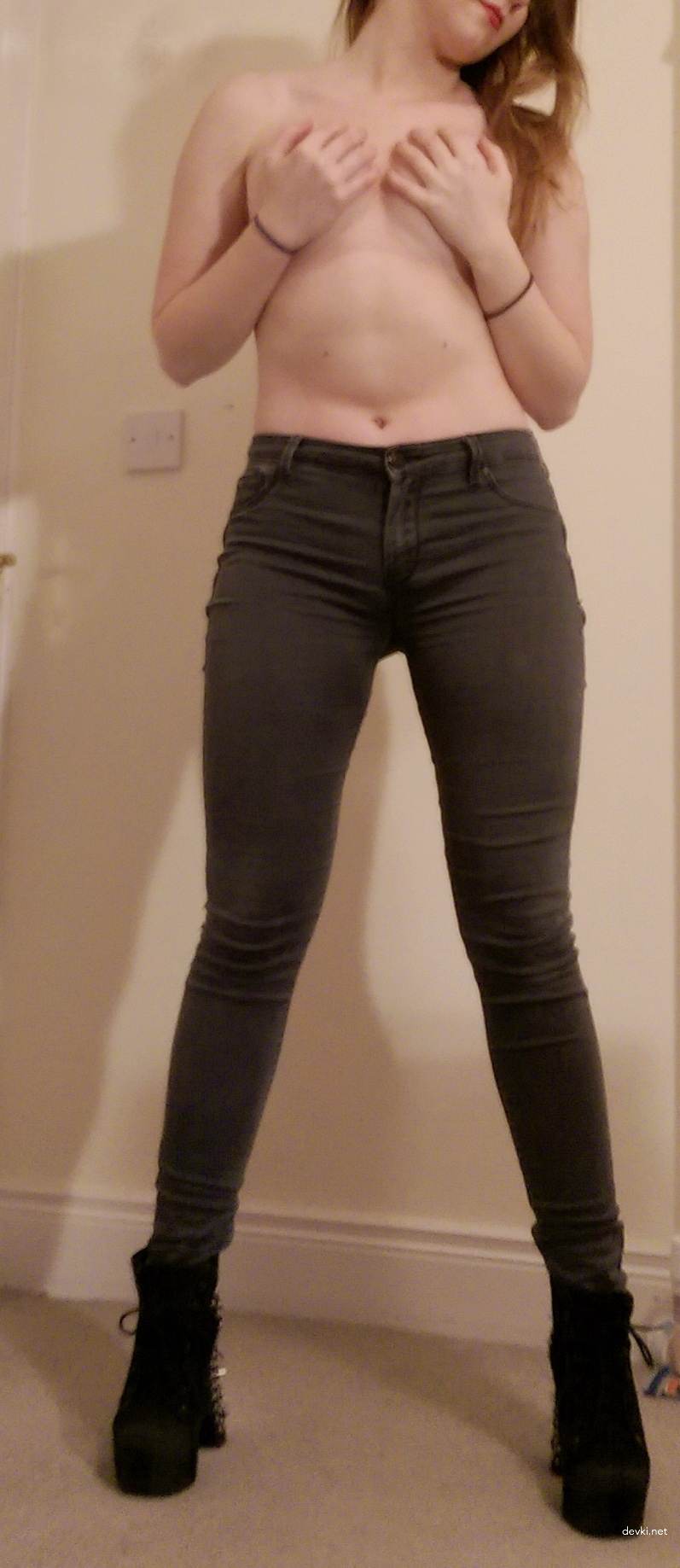 Explicit Amateur Photo: Sweet Girl with Shaved Pussy Erotica