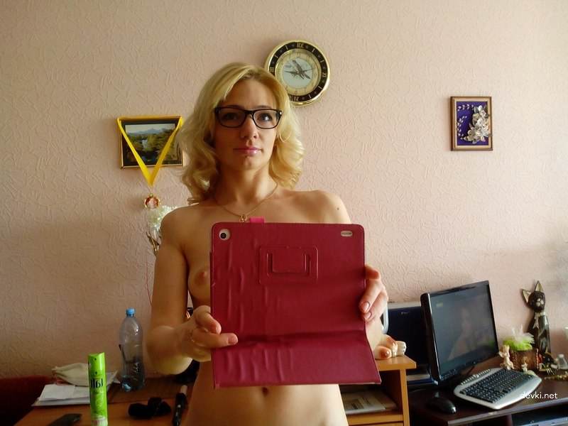 Sexy Mature Blonde Amateur Mirror Selfie - Explicit Erotic Photo