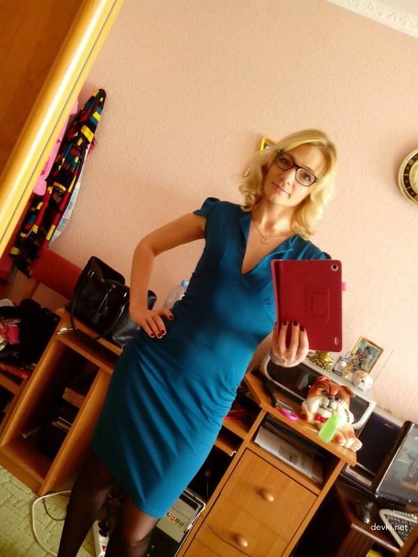 Sexy Mature Blonde Amateur Mirror Selfie - Explicit Erotic Photo