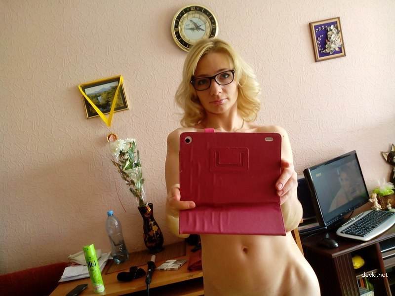 Sexy Mature Blonde Amateur Mirror Selfie - Explicit Erotic Photo