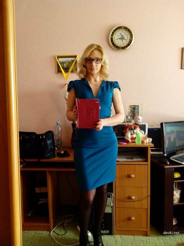 Sexy Mature Blonde Amateur Mirror Selfie - Explicit Erotic Photo
