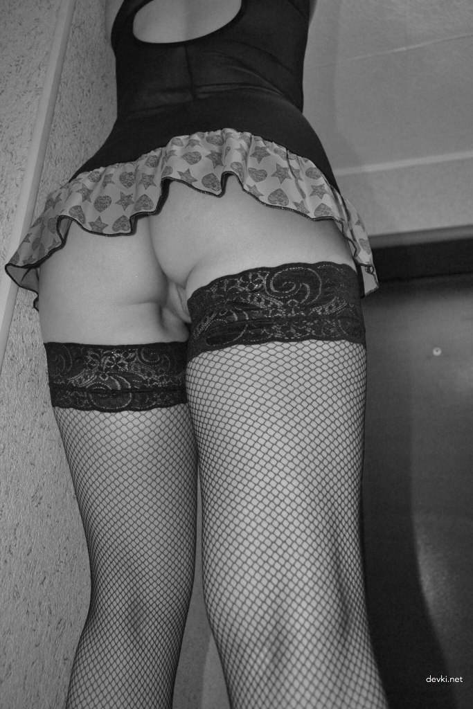 Explicit Amateur Nude Woman with Short Hair Photo: XXX Content for Adults