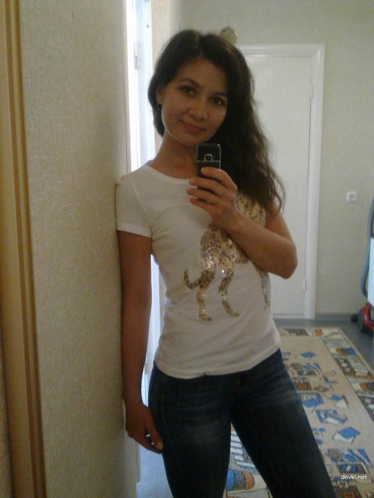 Young woman loves taking explicit selfies: Unfiltered and bold!