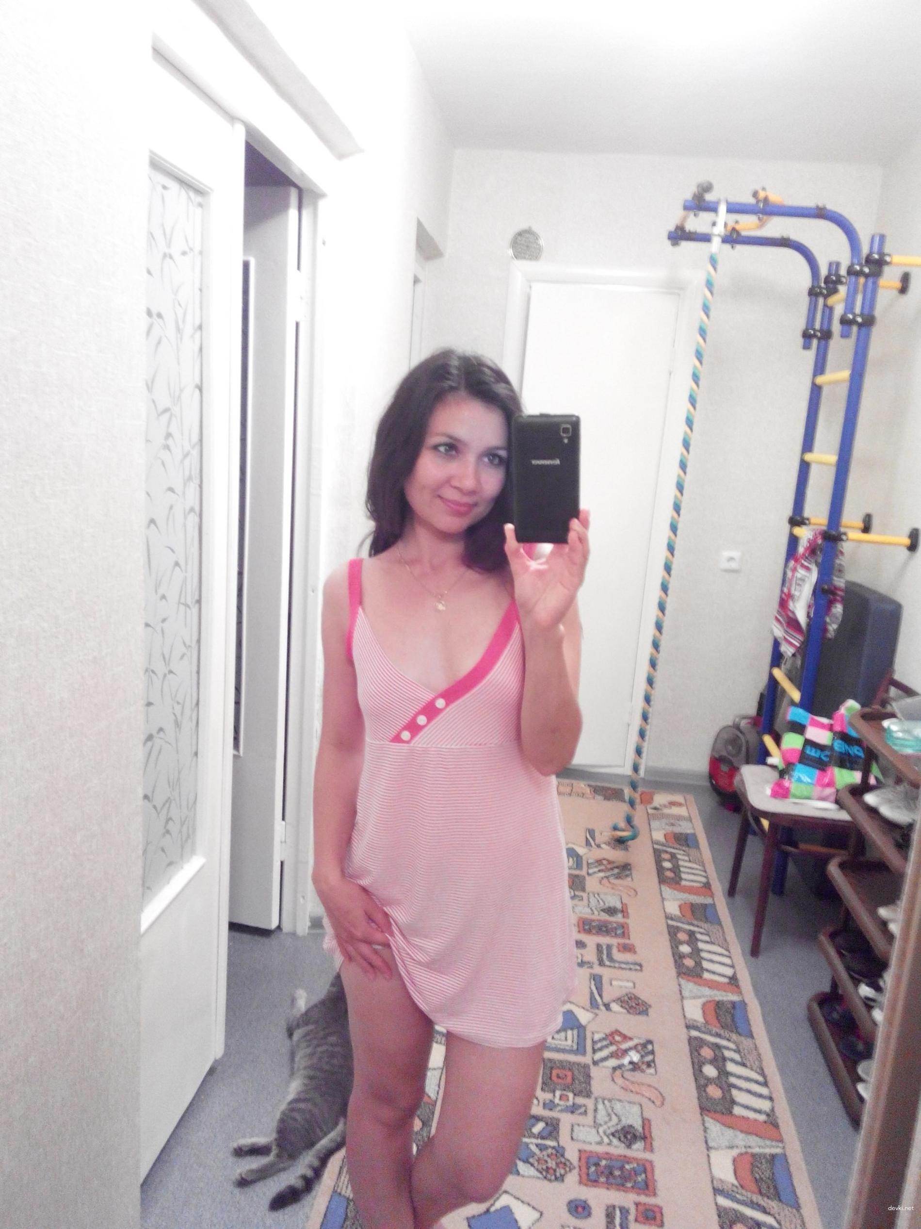 Young woman loves taking explicit selfies: Unfiltered and bold!