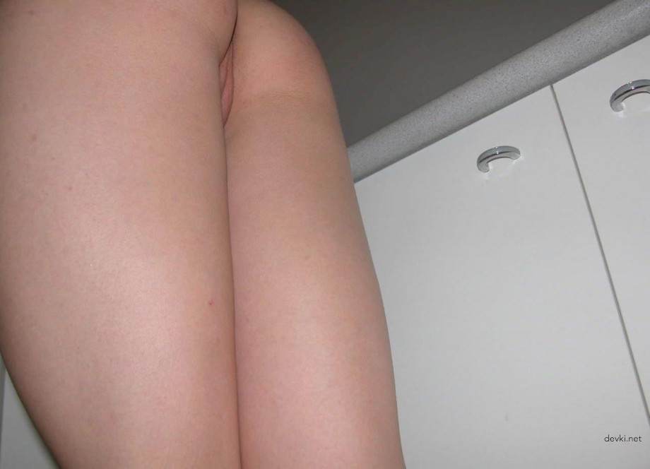 Amateur Naked Roommate Home Photo: Explicit and Uncensored