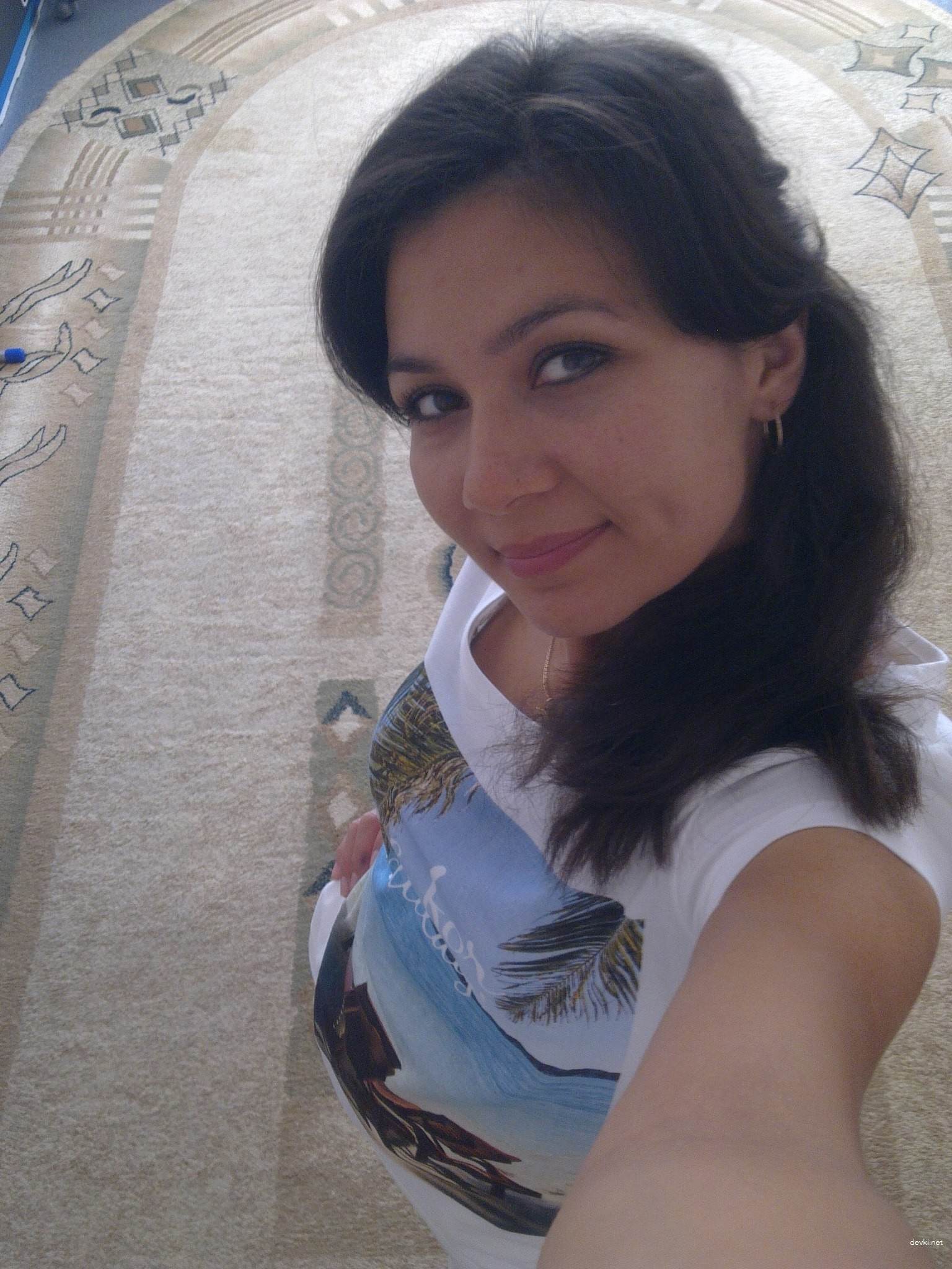 Brunette Takes Explicit Selfies in Mirror - Amateur Porn Photos