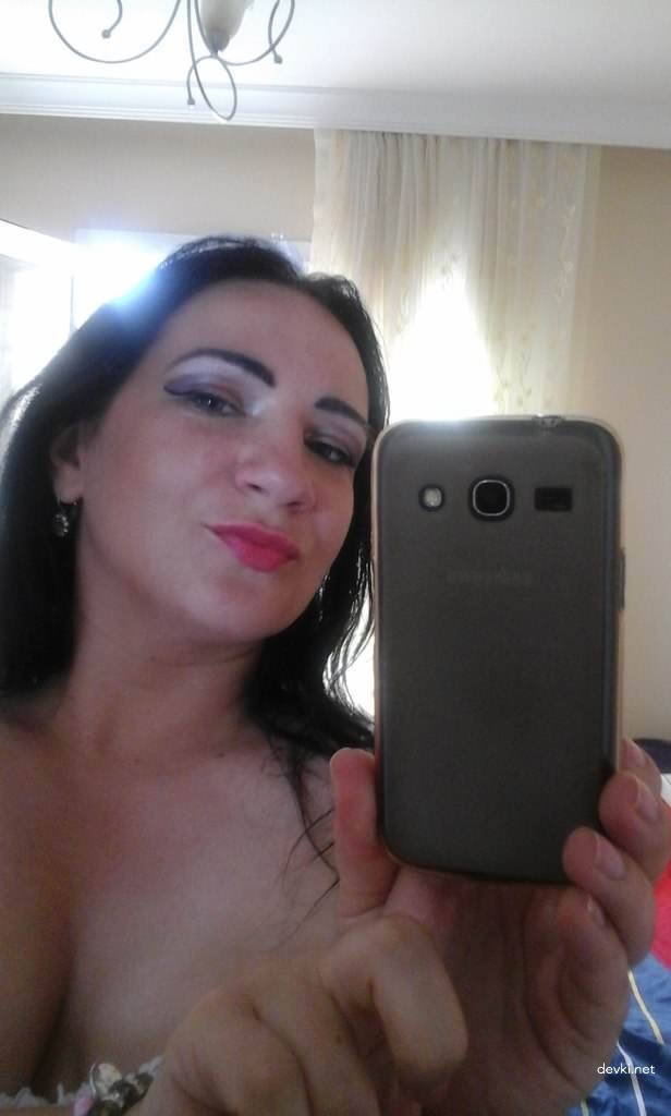 Mature Slut in Full Glory: Explicit MILF Porn Photo