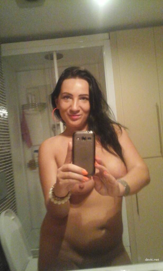 Mature Slut in Full Glory: Explicit MILF Porn Photo