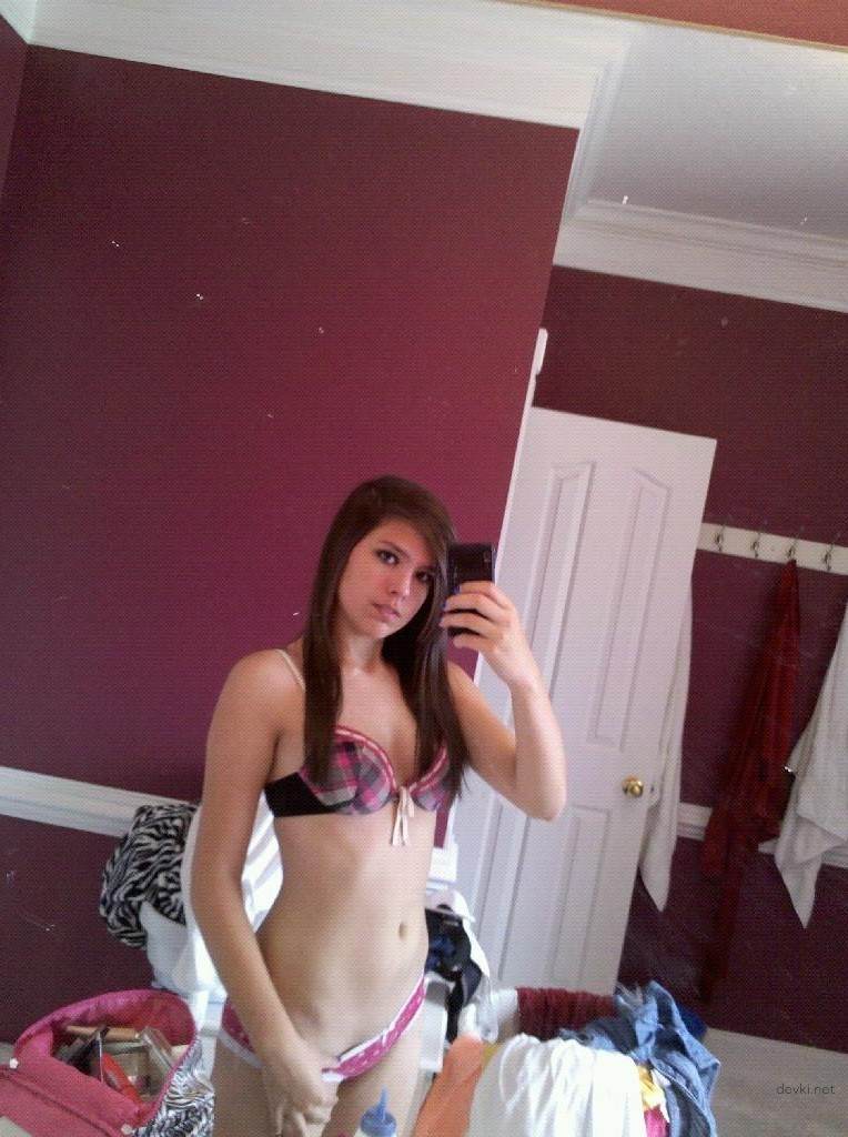 Hot Brunette with Great Ass Gets Naughty