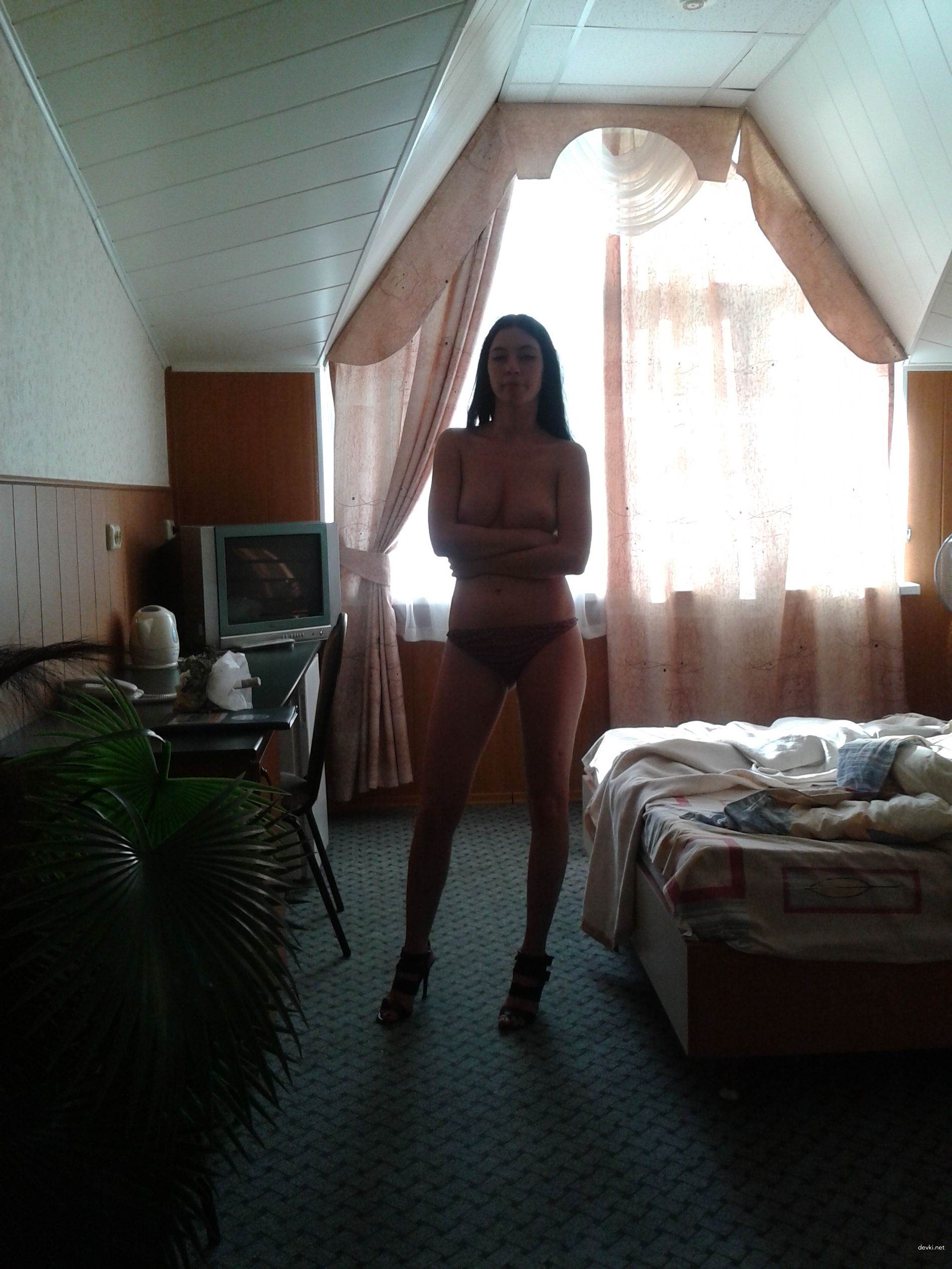 Topless Brunette Poses Sexily in Amateur Photo Shoot