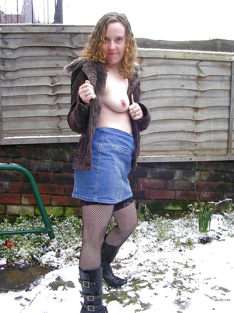 Mature but Still Sexy Woman Loves to Show Off - Amateur Photo