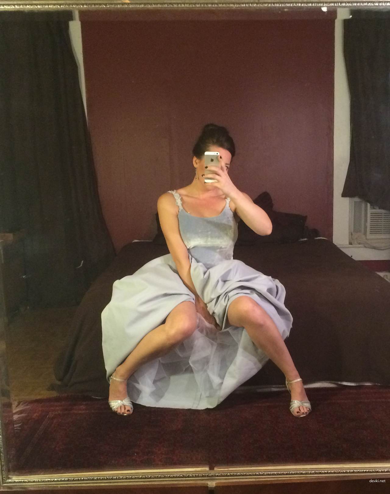 Lonely Woman's Explicit Erotic Photoshoot at Home: Amateur XXX Content