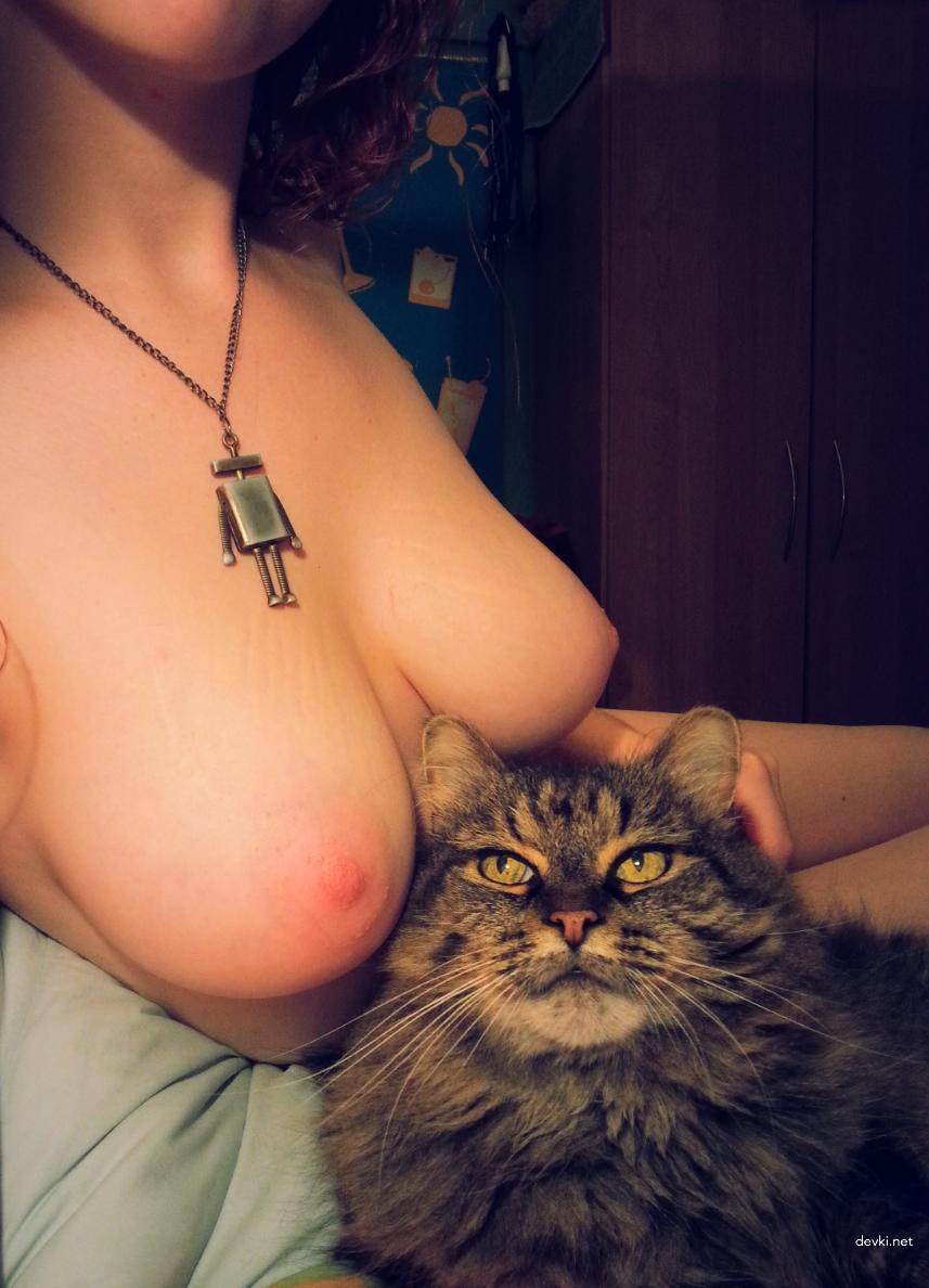 Naked Young Seductress Posing, Displaying Tempting Body - Explicit Amateur Photo