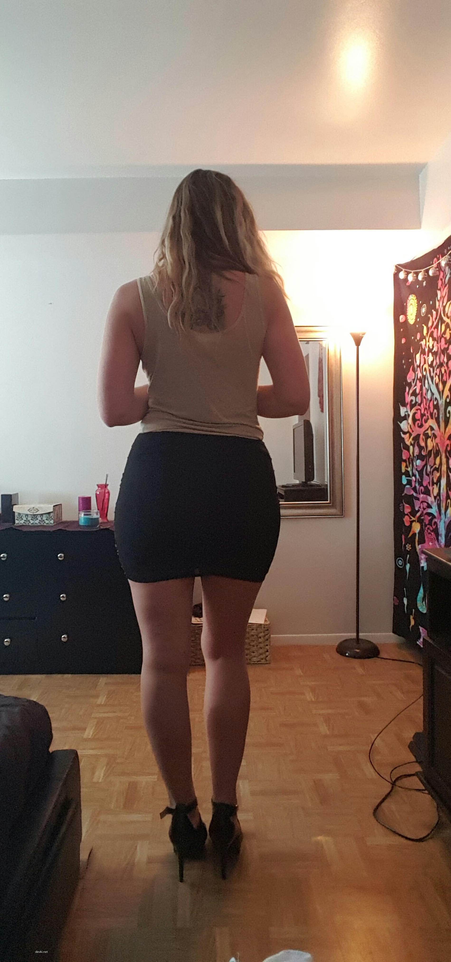 Blonde with Sexy Body Poses Nude: Explicit Amateur Photo Shoot