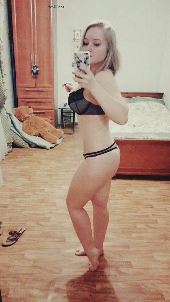 Explicit Amateur Photo of Young Beauty - Hot and Sexy Girl Pics