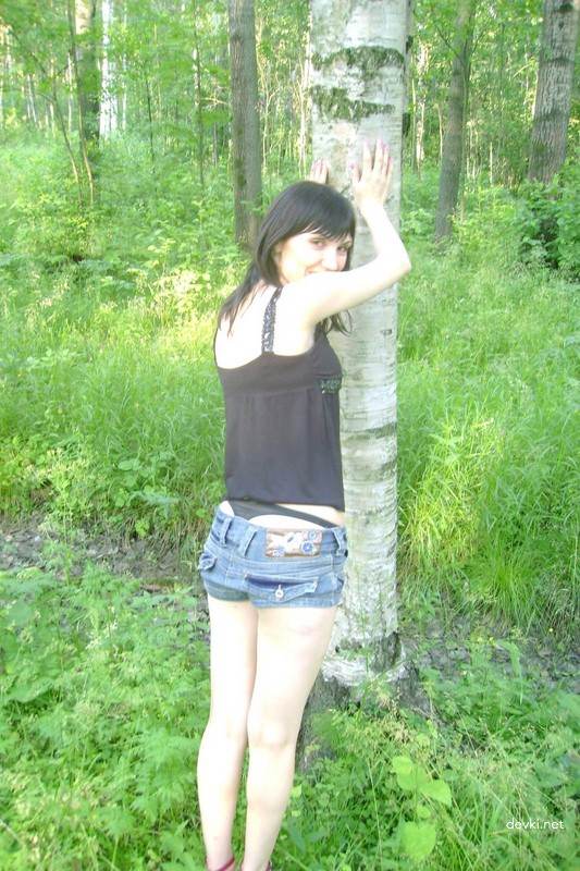 Explicit Amateur Photo: Woman Poses Nude in Nature